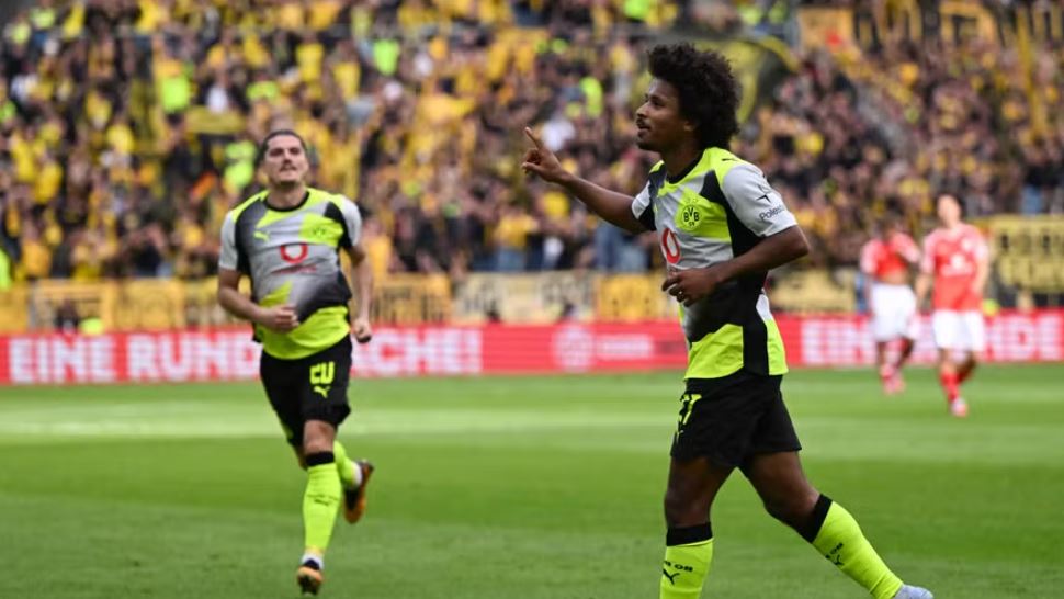 Skandali me partnerin e këngëtares shqiptare, Adejemi kërkon falje publike