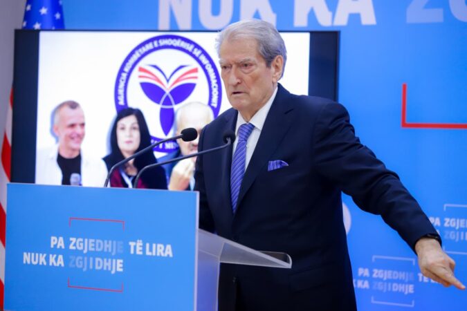 Berisha: Paratë e tenderave të AKSHI-t pastroheshin nga lavatriçja e ‘Çopjave’