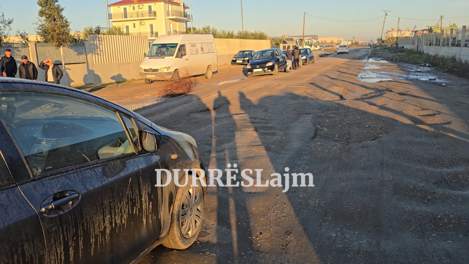 &#8220;Duket si vend i botës së tretë!&#8221; Sipërmarrësja italiane i bashkohet protestës për rrugën e Sektorit Rinia në Durrës (VIDEO)