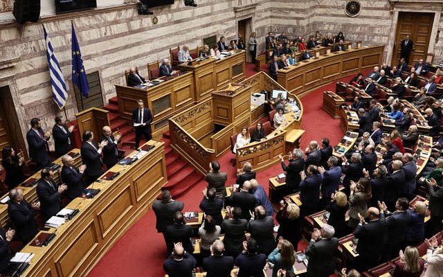 Protestat e fermerëve grekë/ Kryeministri Mitsotakis u ofron 160 milionë euro për të zhbllokuar rrugët