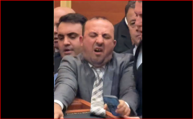 Deputeti i PD-së bëhet viral në Kuvend, Korreshi në siklet mes përplasjeve: Nuk marr frymë, o ju… (VIDEO)