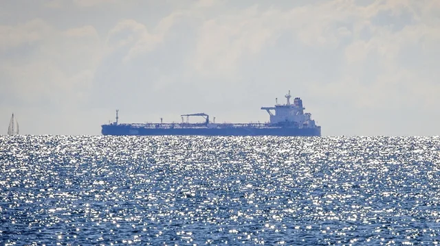 Alarm në Gjirin Persik! Garda Revolucionare sekuestron cisternën me 4 milionë litra naftë kontrabandë