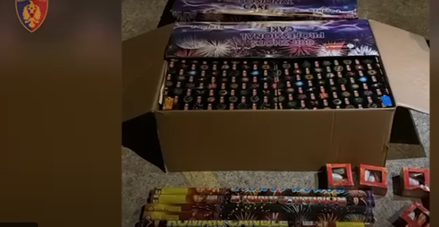 Po transportonte pako me fishekzjarre dhe kapsolla të kontrabanduara, arrestohet 22-vjeçari në Tiranë