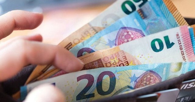 Euro prek minimum të ri historik, këmbehet poshtë 96.5 lekëve