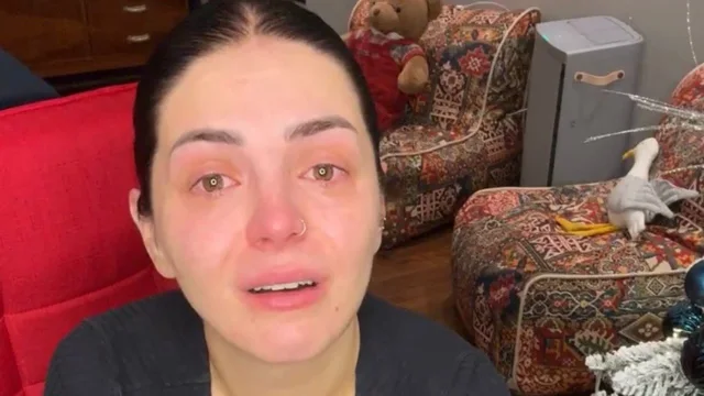 Fifi në lot gjatë një transmetimi live: Mos ma përmendni djalin, çka ju ka ba?