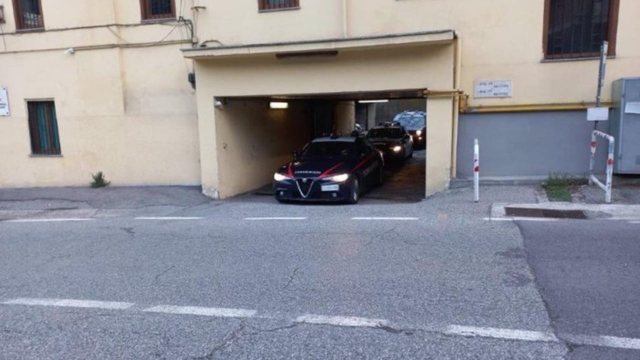 U fut për të grabitur në një shtëpi në Itali, shqiptari dhunohet nga banorët