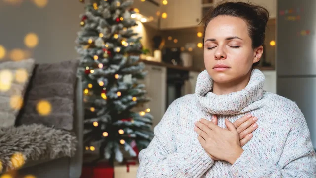 Ankthi social gjatë fundvitit, si ta kaloni më kollaj nëse jeni introvert