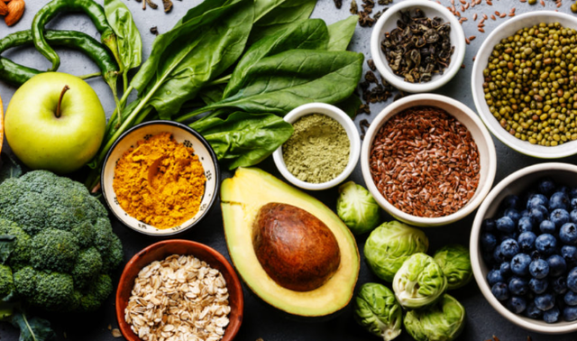 7 ushqimet që ndihmojnë në uljen e kolesterolit