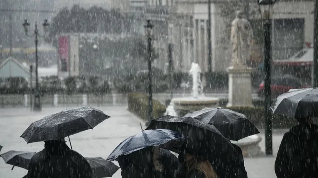 Moti i keq godet Greqinë, stuhia ‘BYRON’ shkakton reshje ekstreme shiu