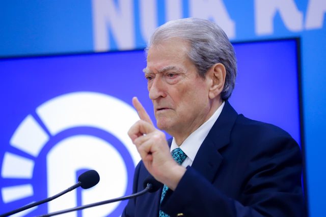 Berisha publikon përgjimet: Berberi ka 403 video të të gjitha llojeve vetëm në një celular! 