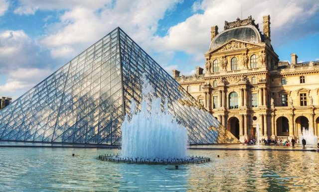 Mbyllet Luvri, punonjësit e muzeut në grevë