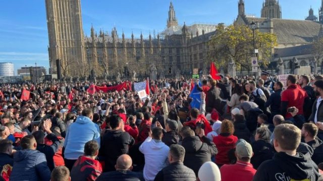 Anglia ofron mbi 3 mijë paund për largim vullnetar, ndërsa 700 familje shqiptare përballen me dëbim