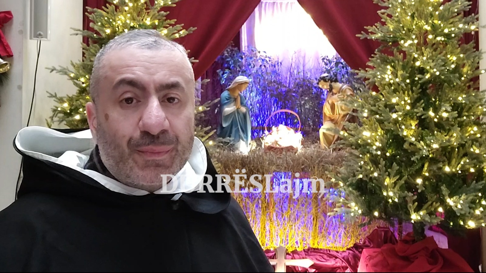 Një urim mjaft i veçantë nga Kisha Katolike në Durrës: Në qytetin tim ka dritë, por mungojnë hapa! (VIDEO)