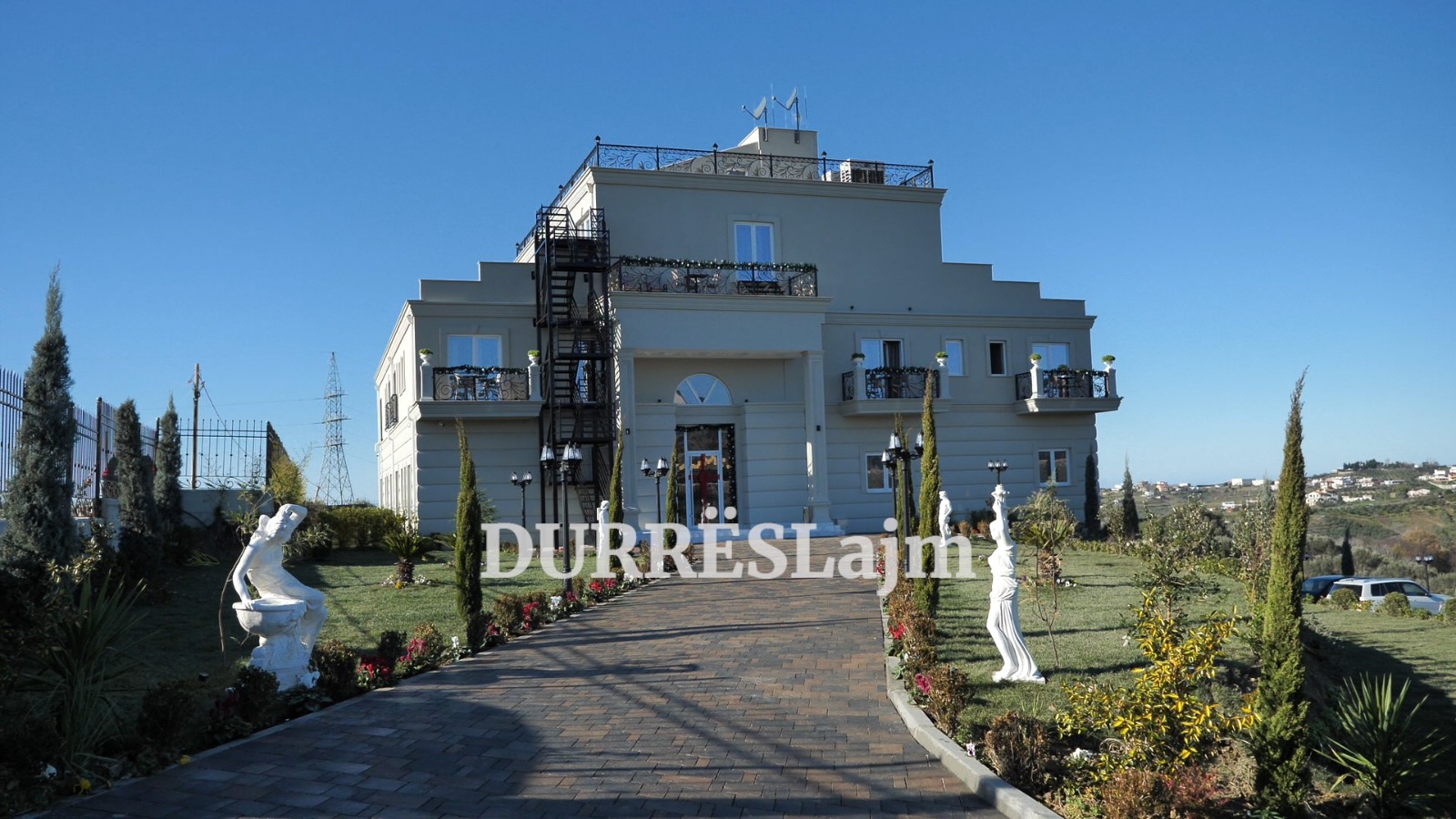 Hoteli më i ri hap dyert në Durrës/ “Orion Palace”, aty ku peisazhi natyror shkrihet me elegancën dhe komfortin (VIDEO)