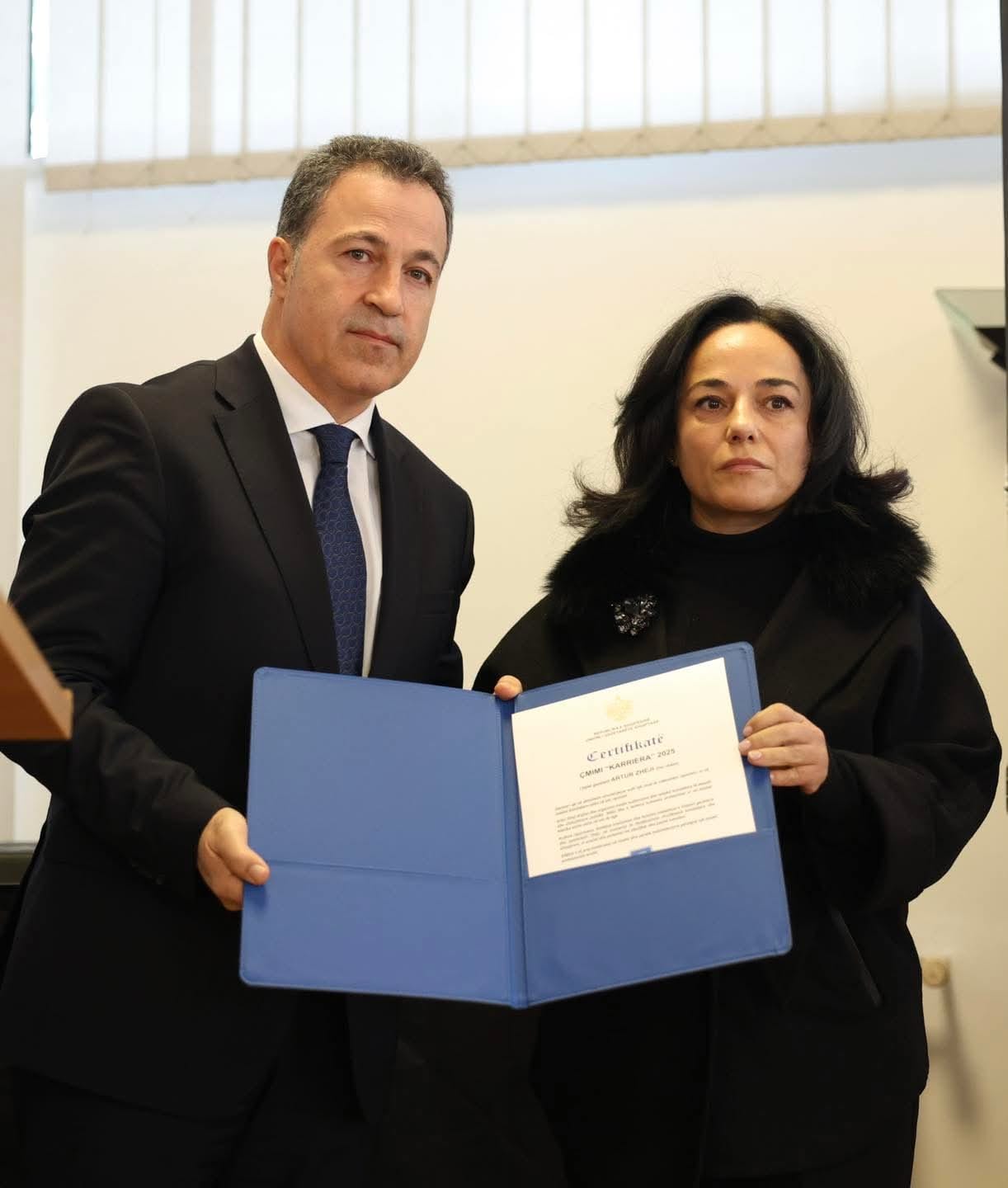 Ndahen çmimet vjetore të gazetarisë 2025, Artur Zheji nderohet me Çmimin e “Karrierës II”