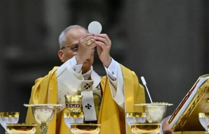 Mesha e parë e Natës së Krishtlindjes, Papa Leo: Për t’iu kundërvënë tundimeve të dominimit, Zoti bëhet njeri