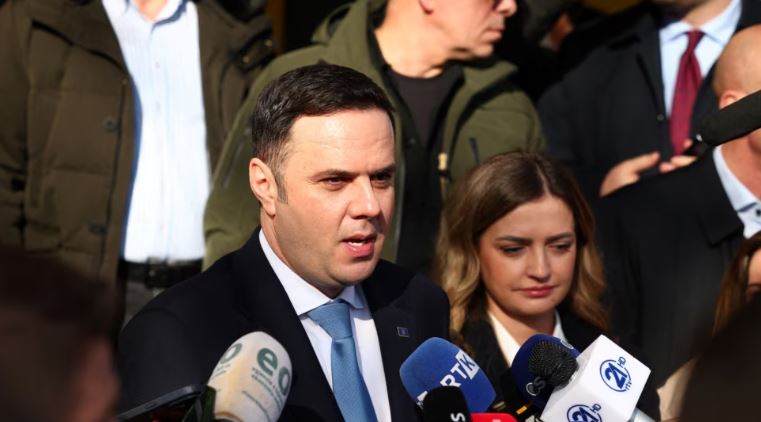 Kandidati i LDK-së për kryeministër, Lumir Abdixhiku voton në Prishtinë: Le të fitojnë qytetarët!