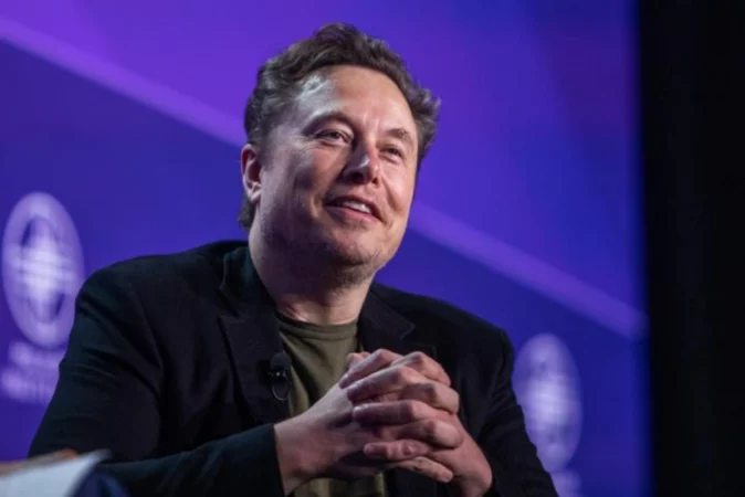 Elon Musk bëhet personi i parë në histori që kalon 600 miliardë dollarë pasuri