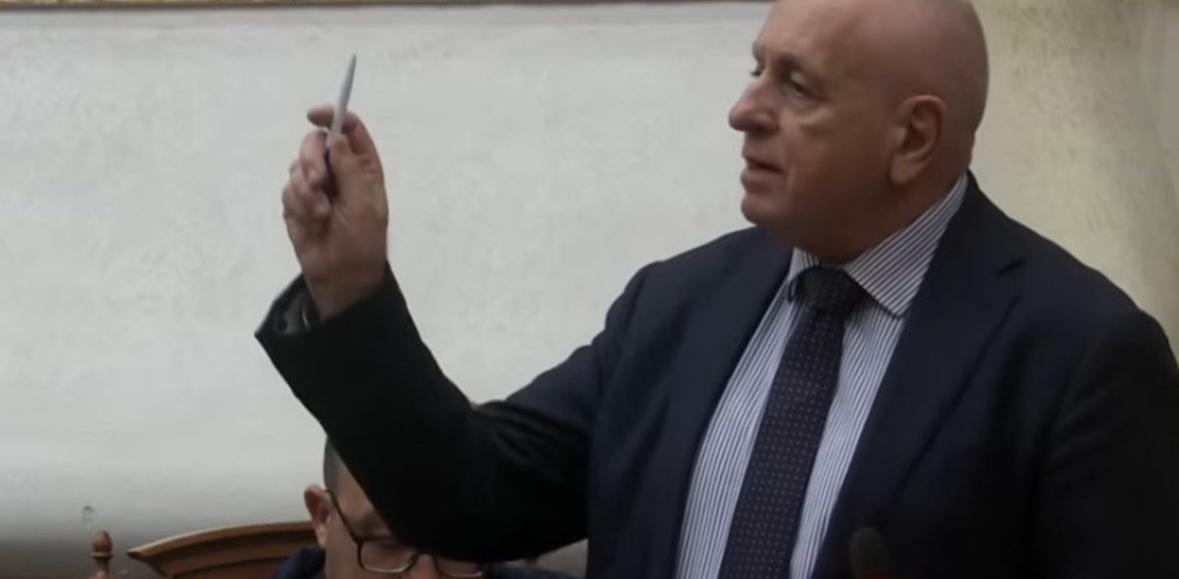 Vdekja e 15-vjeçarit në Elbasan, Tritan Shehu: Të ndalohet fostoksina në Shqipëri, është substancë ndjellëse e vetëvrasjeve 