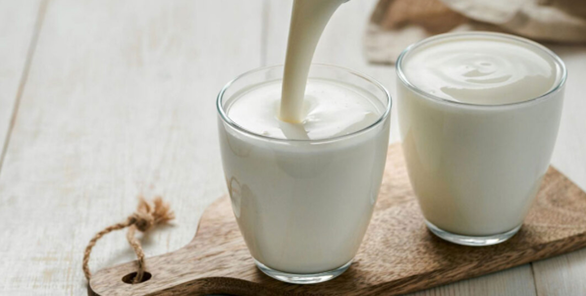 Edhe pse i shëndetshëm, ja pesë efektet anësore të konsumit të tepërt të qumështit 