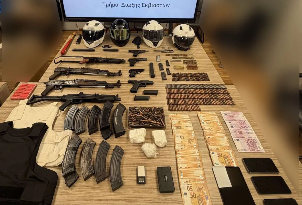 Grupi i vrasësve me pagesë, tre shqiptarë të arrestuar/ Greqi, çfarë sekuestroi policia