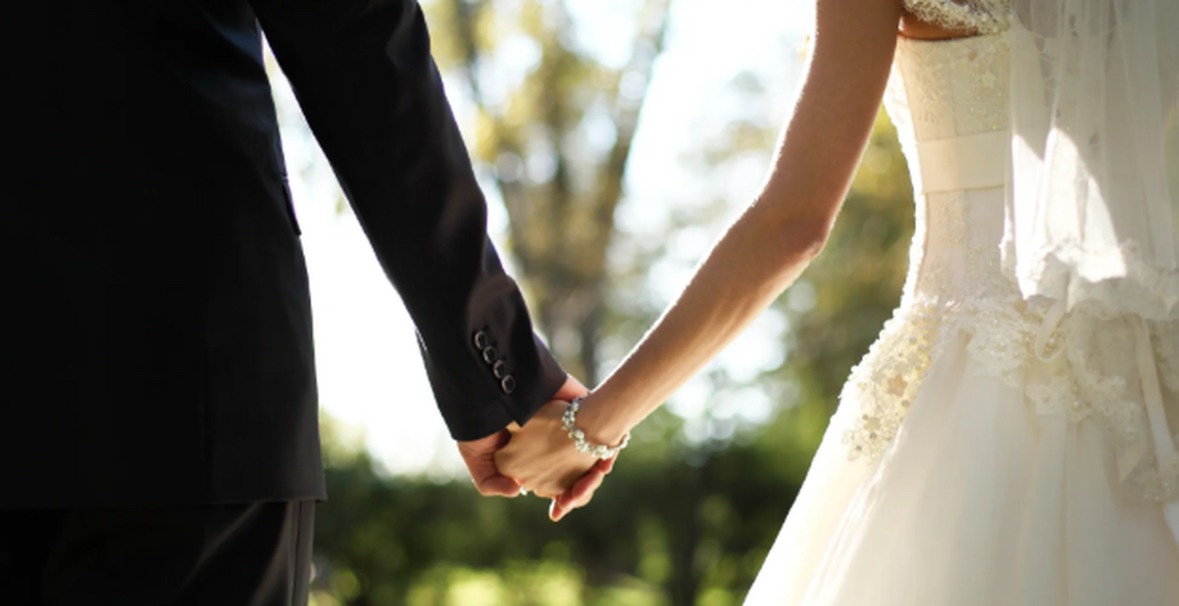 Akoma nuk ju ka propozuar? Një burrë e kupton brenda 112 ditësh nëse një grua është e duhura për gjithë jetën! 