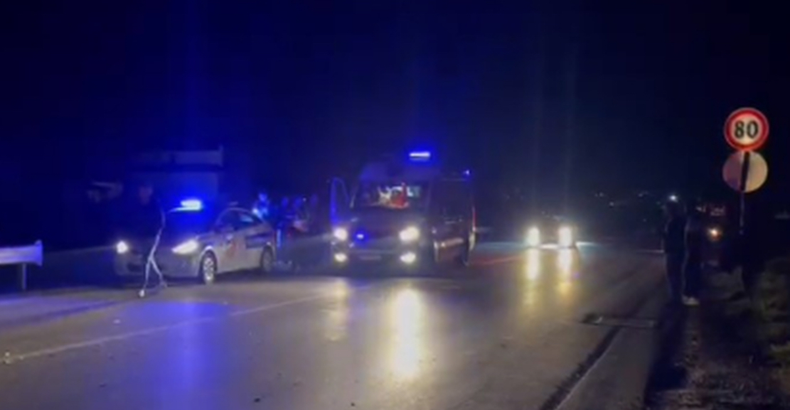 Aksident në aksin &#8220;Shkodër-Lezhë&#8221;/ Përplasi dy automjete, drejtuesi përfundon në spital 