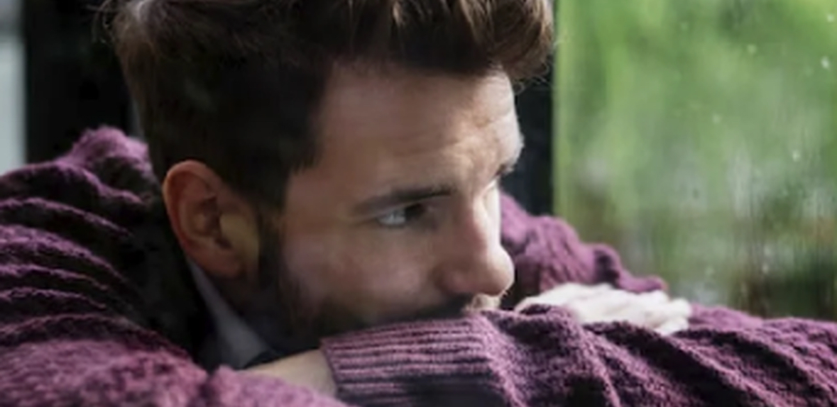 Po përjetoni një ndarje të dhimbshme? Ja 3 këshillat që duhet të ndiqni për të kapërcyer këtë etapë të vështirë 