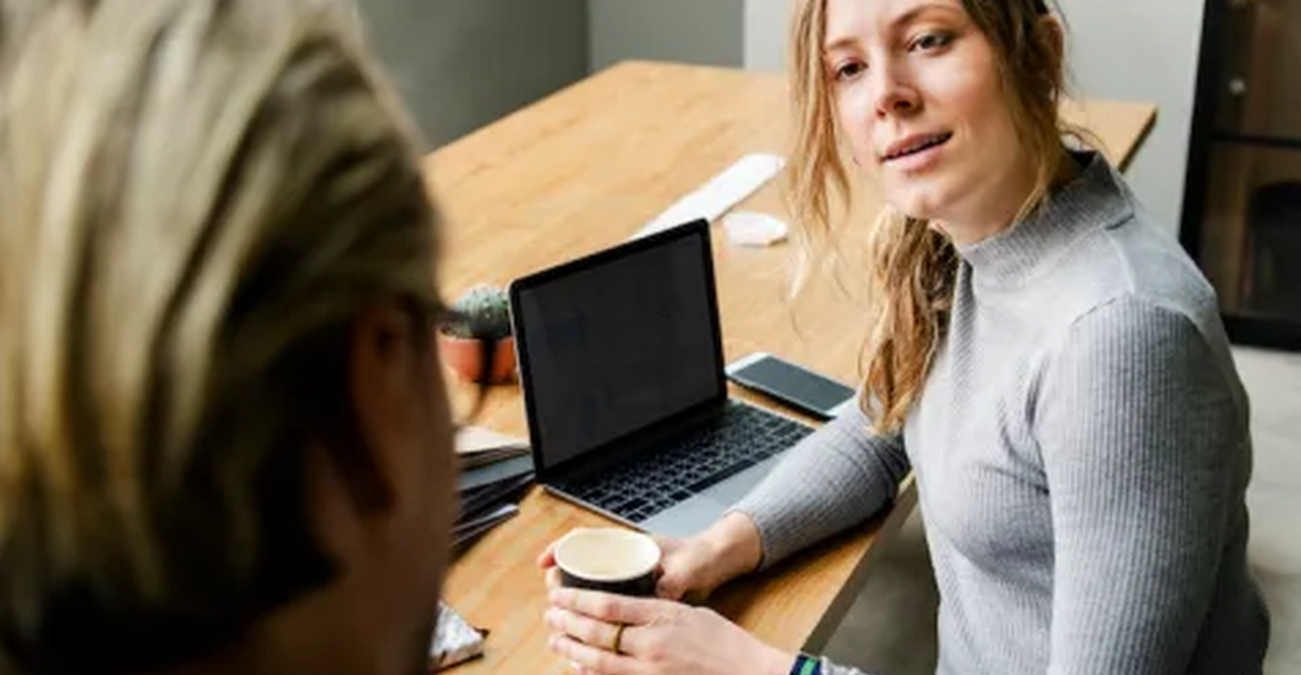 Pse e mbajmë mend më lehtë një kritikë sesa një kompliment?