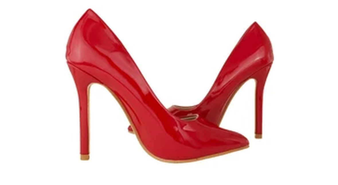 A është e vërtetë që takat ndryshojnë formën e këmbëve? 