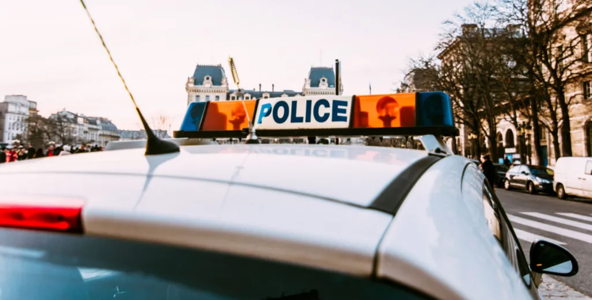 U arratis nga burgu duke përdorur çarçafët, policia franceze kap 19-vjeçarin