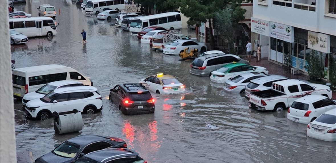 Reshjet e dendura të shiut, përmbyten rrugët e Emirateve të Bashkuara Arabe 