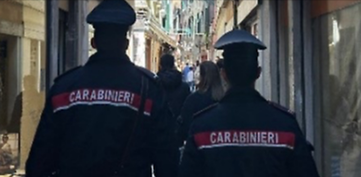 Theu xhamin e mjetit të policisë me kokë! Autoritetet italiane arrestojnë 42-vjeçarin shqiptar agresiv 