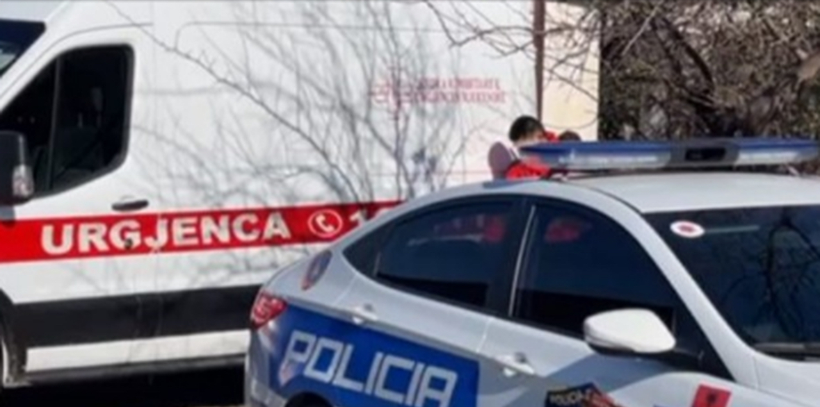 Aksident në Lukovë/ Shoferi 15-vjeçar përplaset një automjet, i mituri përfundon në spital 