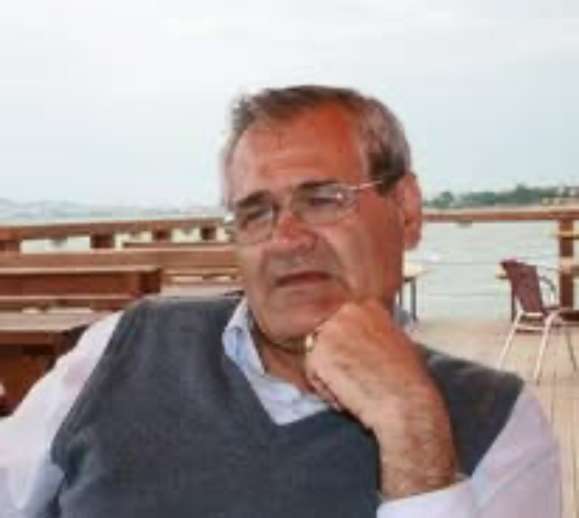 Bujar Qesja gazetari që ndërtoi shkollën e vet të raportimit njerëzor