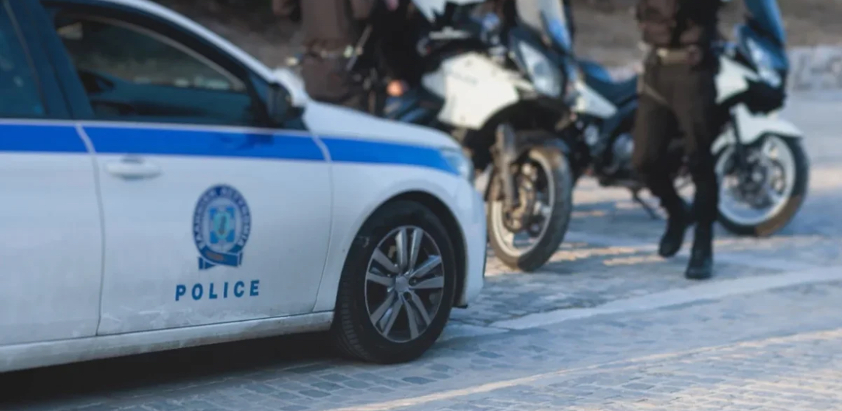 Lëvizte me thikë qelqi të improvizuar/ Adoleshenti shqiptar u arrestua në Selanik, e mbante për vetëmbrojtje 