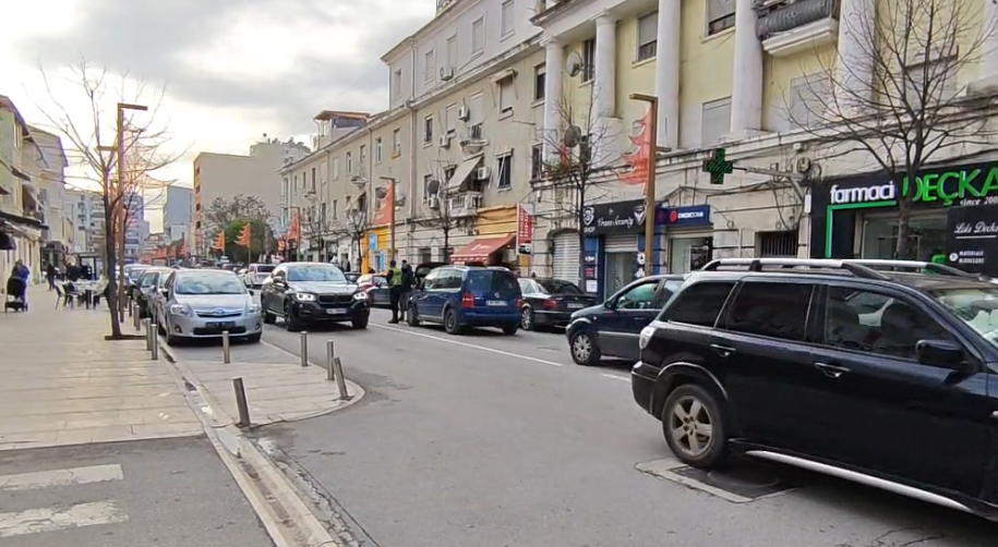 Aksident në Durrës, përplaset një këmbësore pranë Bluestar