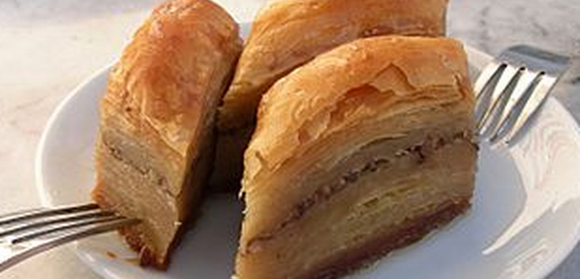 Nga origjina te forma e prerjes, faktet që nuk i dinit për bakllavanë e festave 