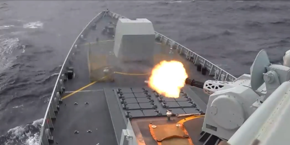 Kina rrit tensionet: Lëshon raketa drejt Tajvanit dhe rrethon ishullin me luftanije 