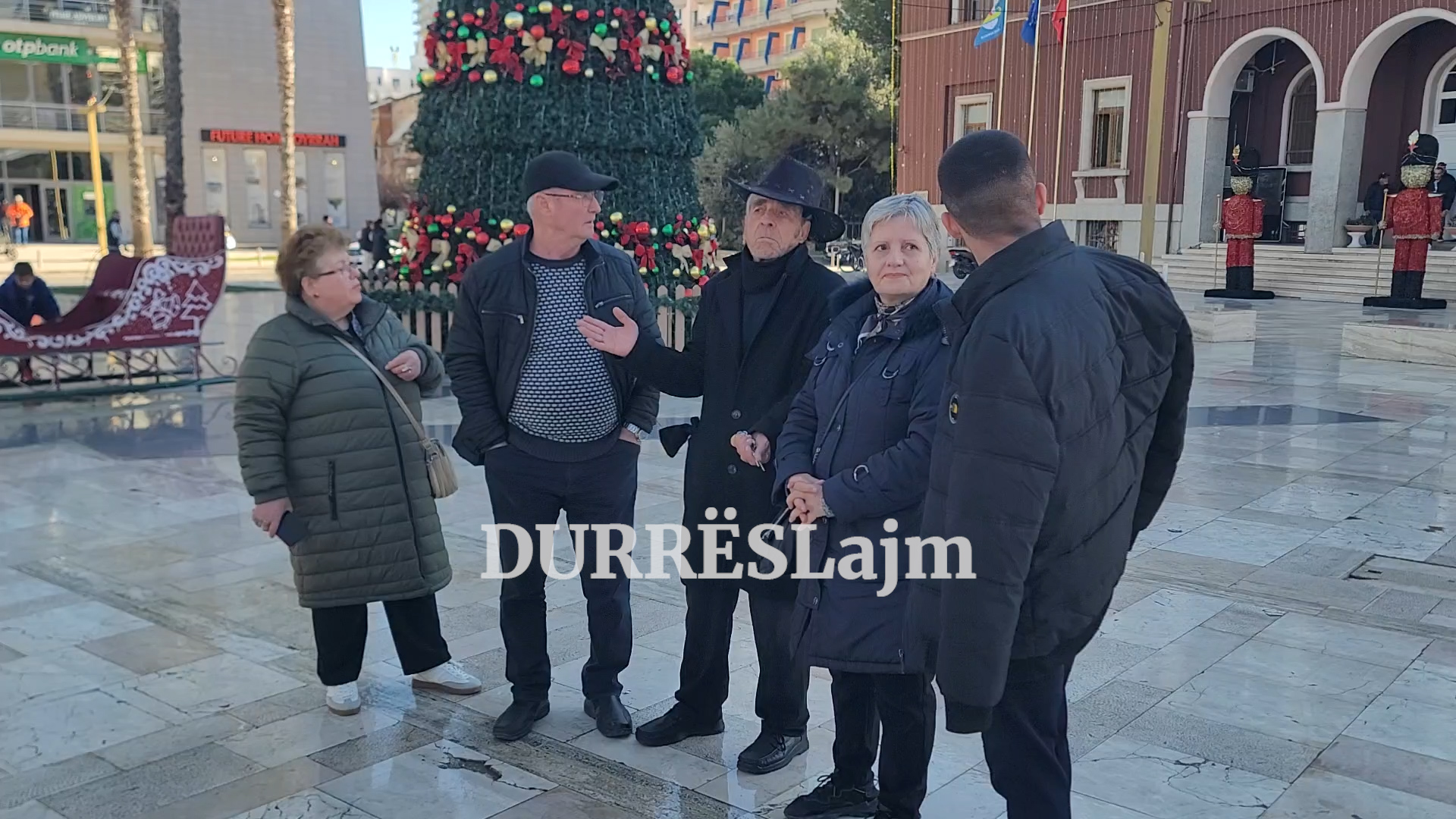 Dështon protesta e thirrur para bashkisë Durrës (VIDEO)