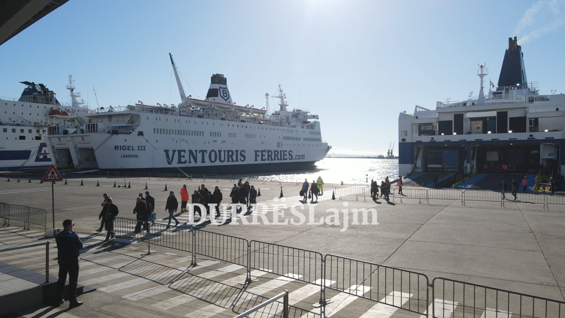 Nisin lundrimet e dyfishta të trageteve në portin e Durrësit (VIDEO)