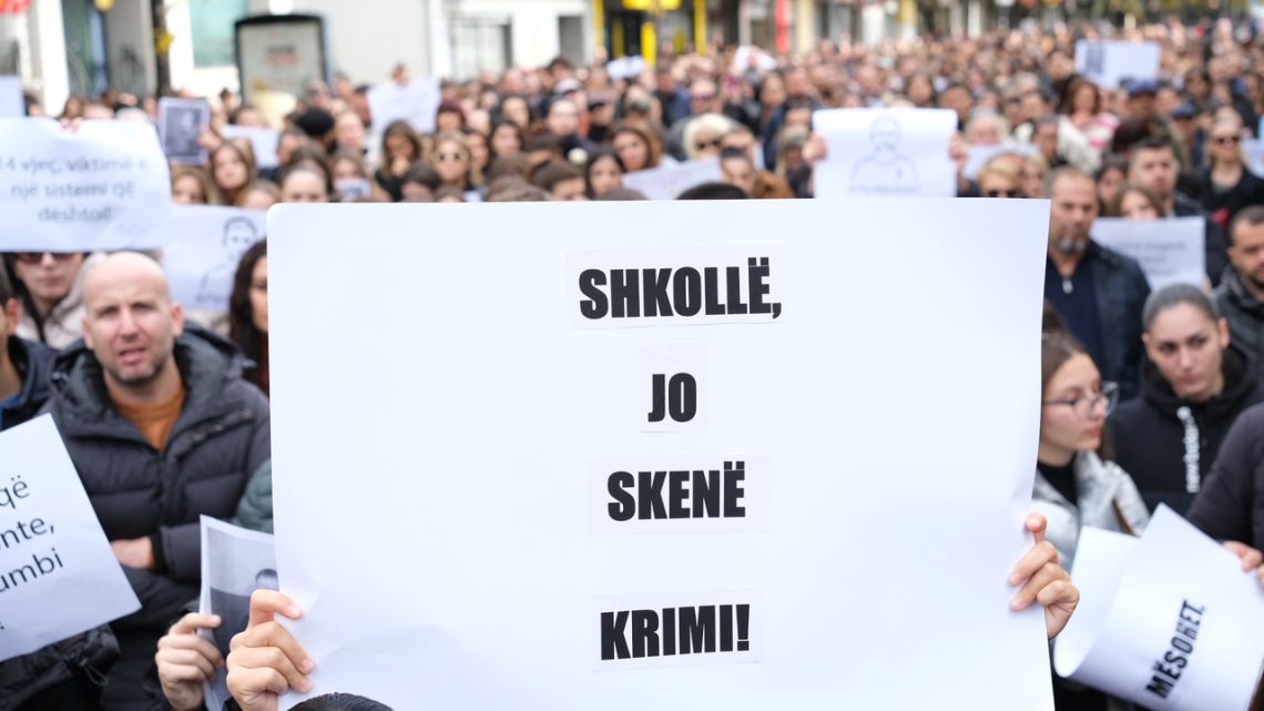 Mbyllja e TikTok-ut s’ndikoi në minimizimin e dhunës në shkolla! Ekspertët për BIRN: Rrjeti social u fajësua për të dalë nga situata!