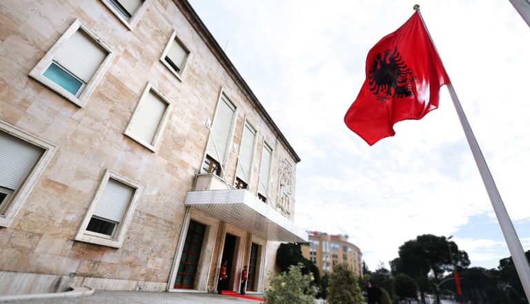 Vendimi i qeverisë/ E premtja bëhet ditë pushimi për administratën shtetërore