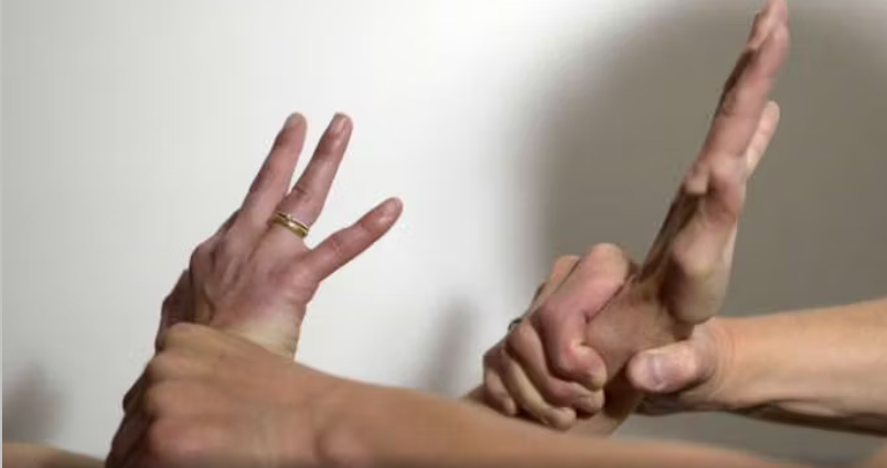 Dhunoi rëndë bashkëjetuesen e tij shtatzënë, kapet në Serbi 24-vjeçari! Do të ekstradohet në Shqipëri