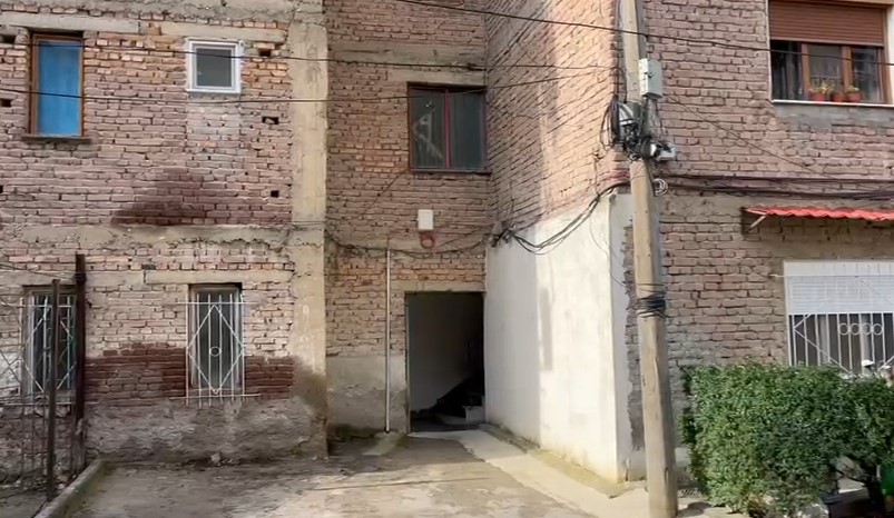 Jetonte e vetme, e moshuara gjendet e pajetë në banesën e saj!