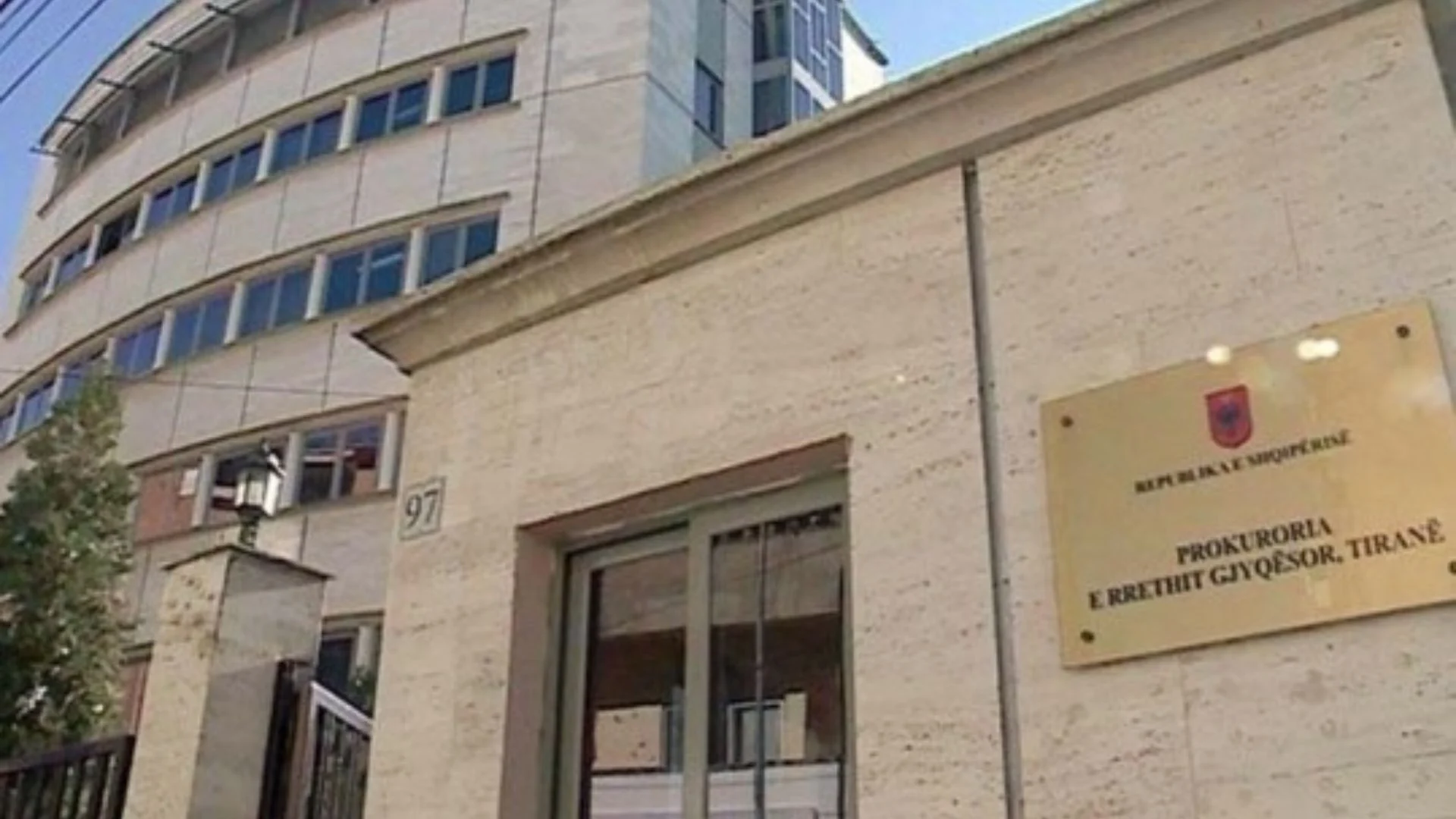 Prokuroria e Tiranës dërgon në gjyq 7 persona, mashtronin shtetas të huaj duke iu premtuar investime në bursa