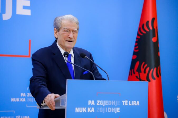 Rama nuk pranon zgjedhje të parakohshme, Berisha: Dorëheqja ishte një opsion, por shqiptarët do ta heqin