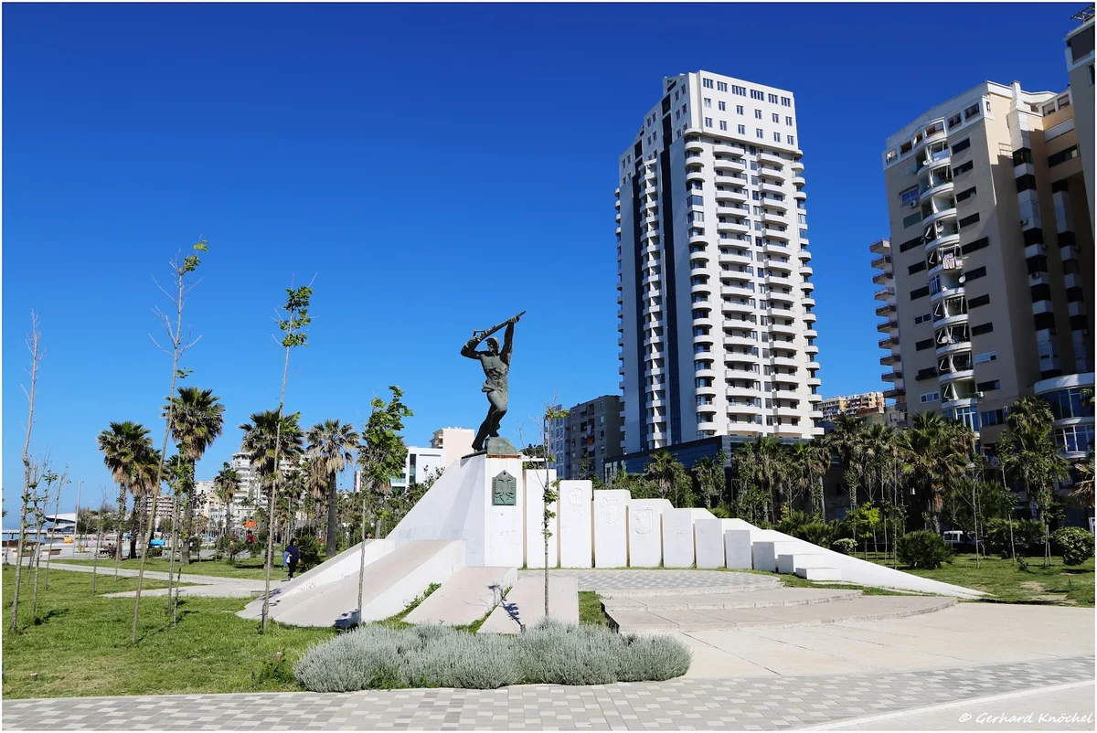 Durrësi pa monumente, pa statuja, pa bibliotekë, pa kinema, pa librari!