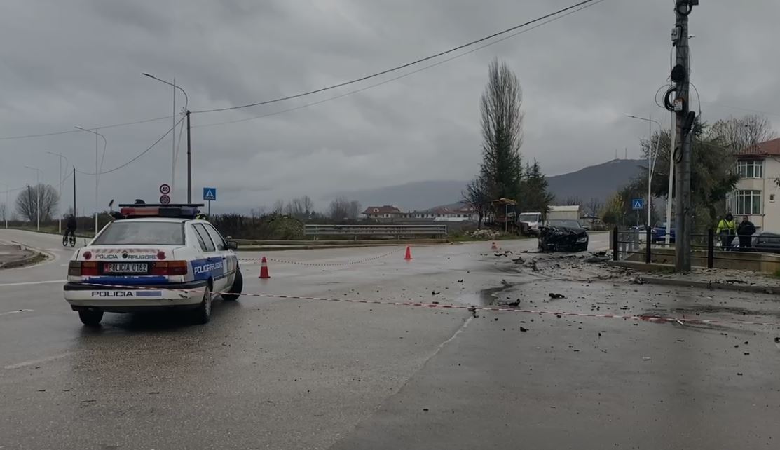 Makinat bëhen copash në aksident, plagosen 3 persona