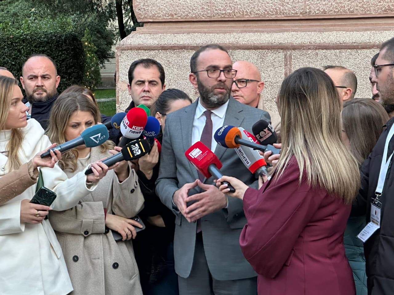 Bardhi: PS kërkon ta shtyjë imunitetin e Ballukut deri në shkurt! Deri atëherë, Belinda e ka ngrënë bakllavanë edhe dëshmitarët